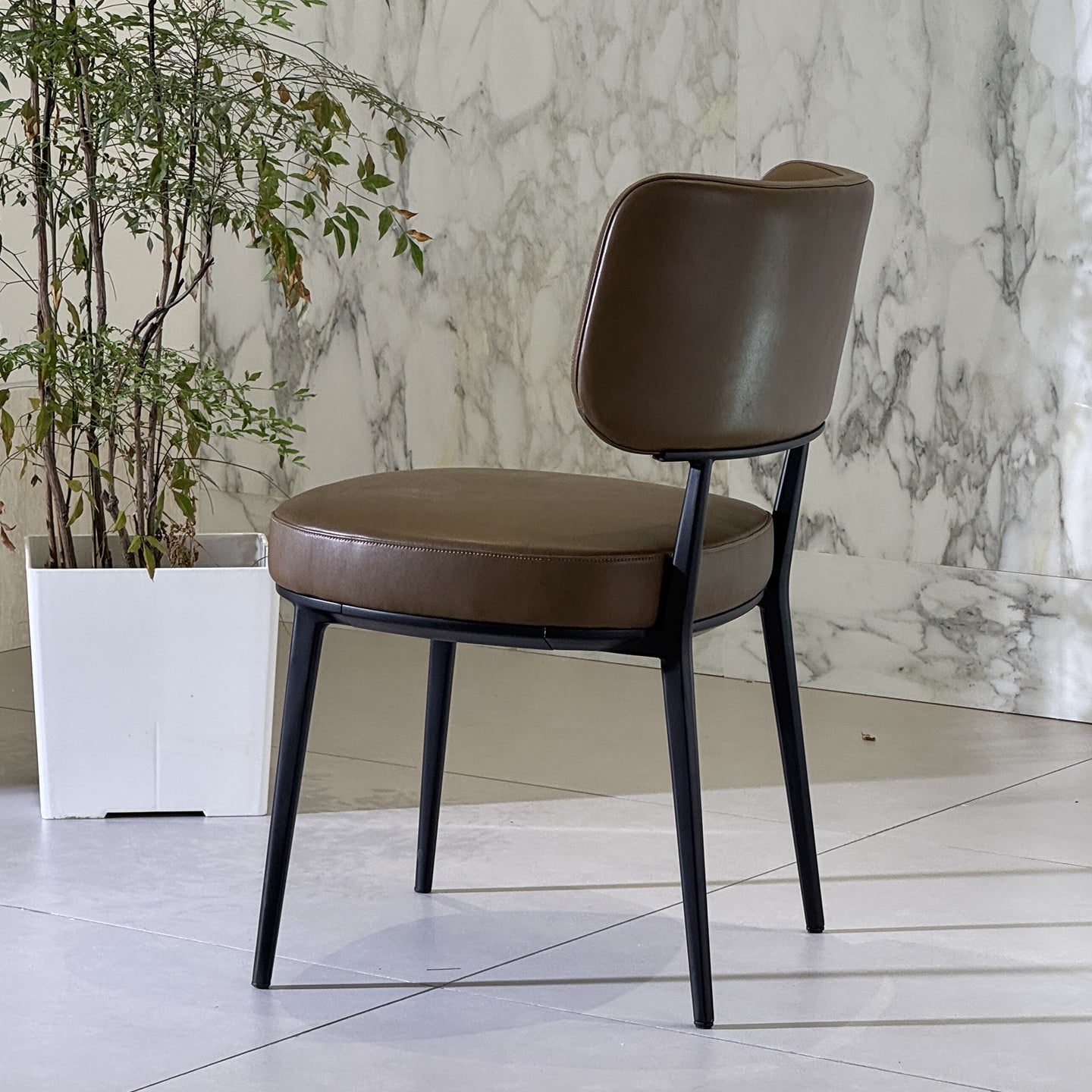 caratos high-back dining chair