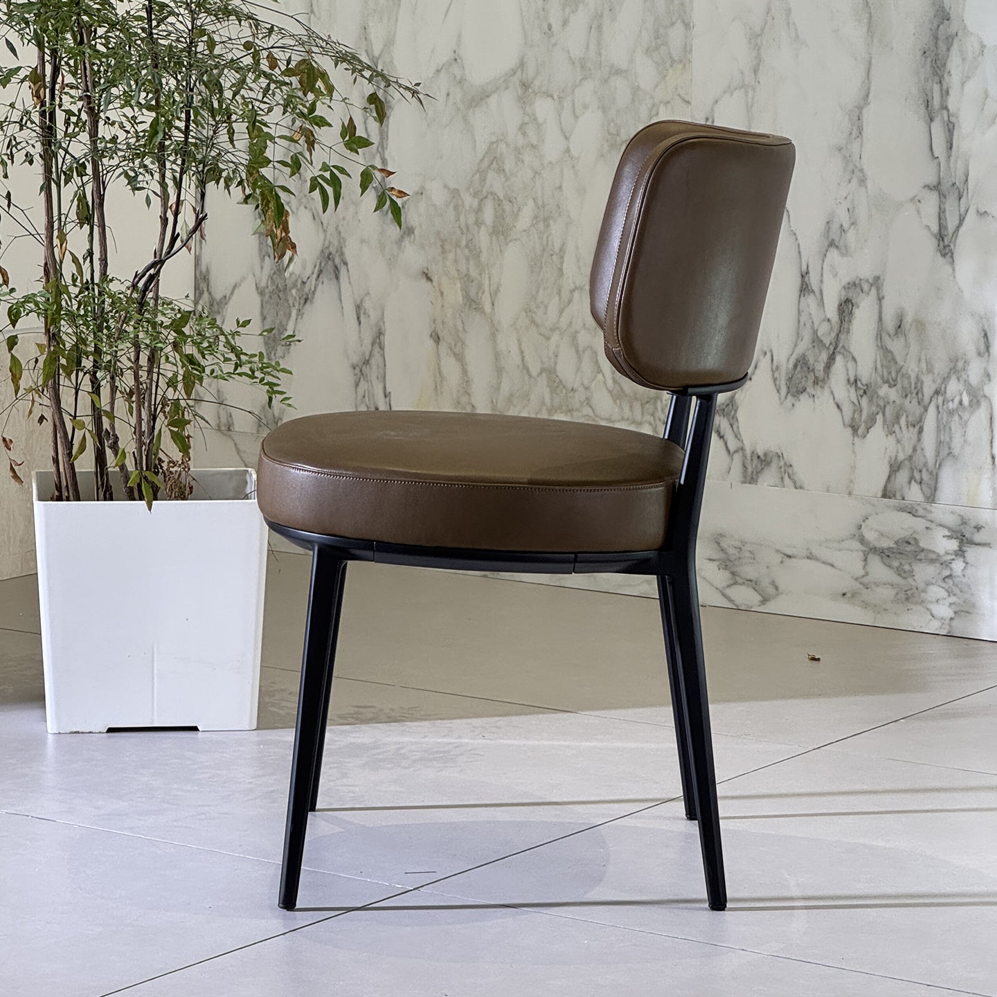 caratos high-back dining chair