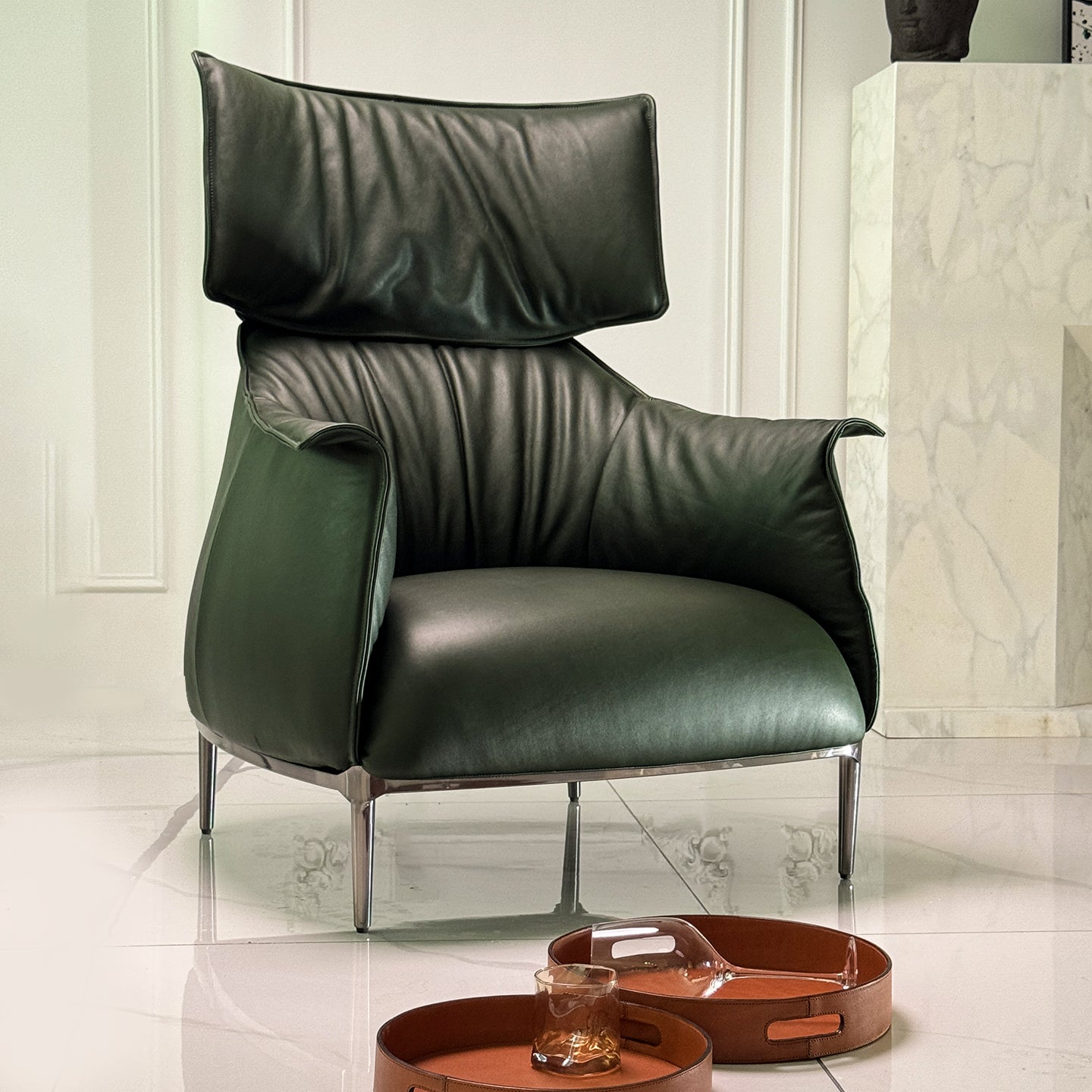High-back leisure armchair