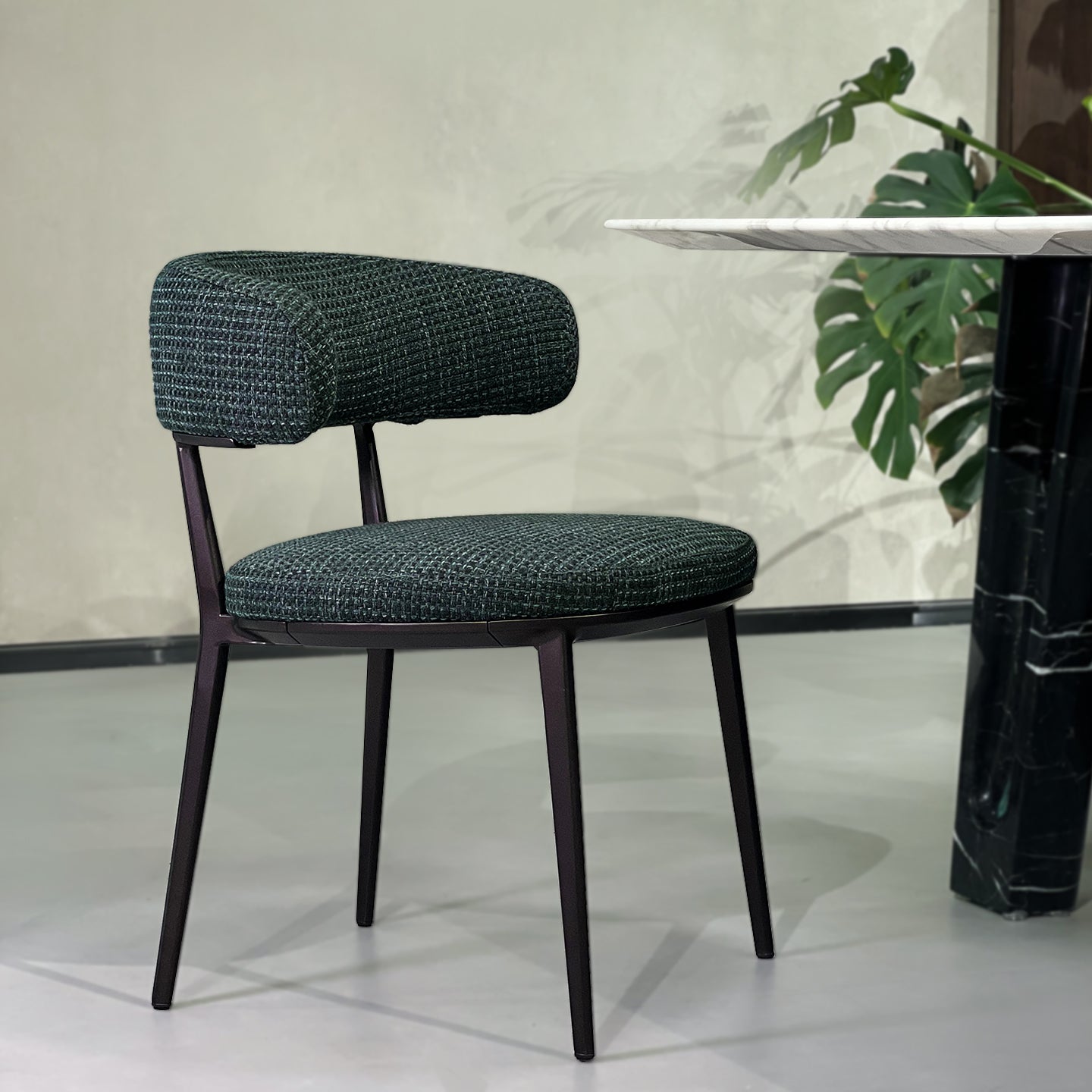 caratos arm dining chair