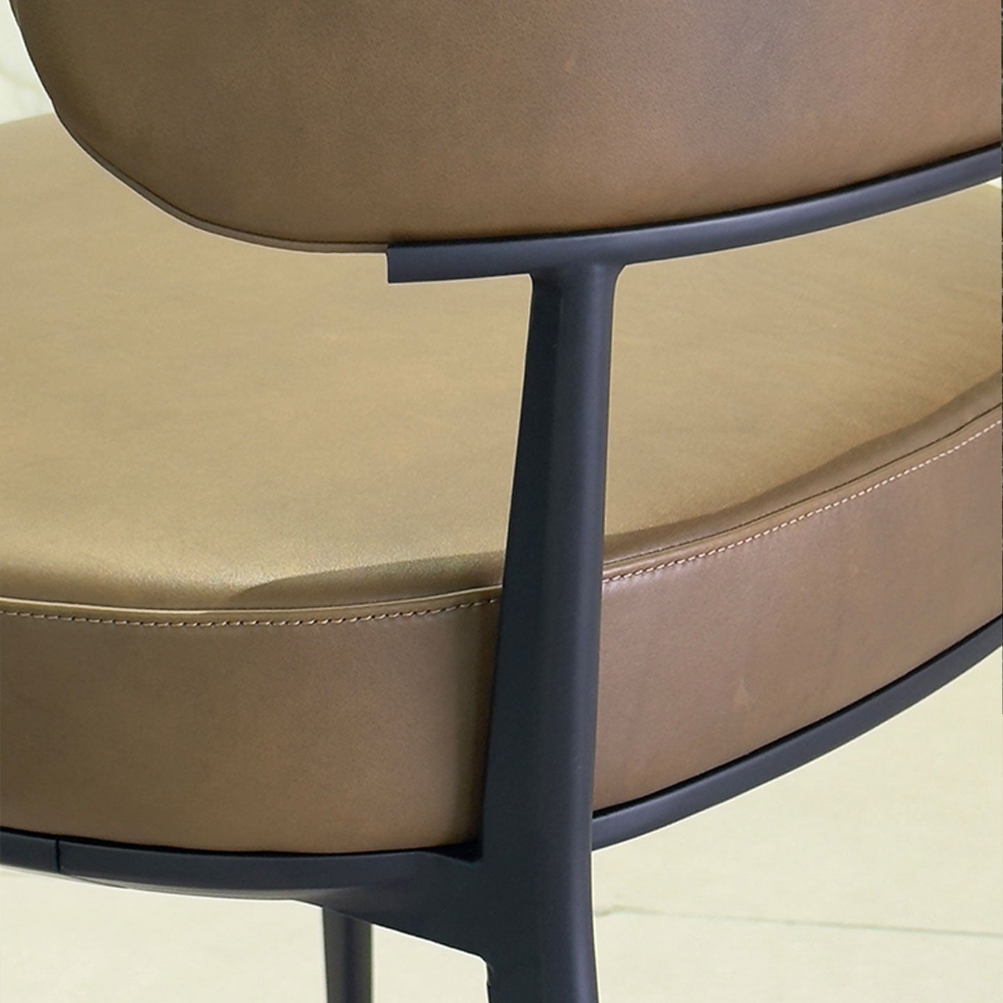 caratos high-back dining chair