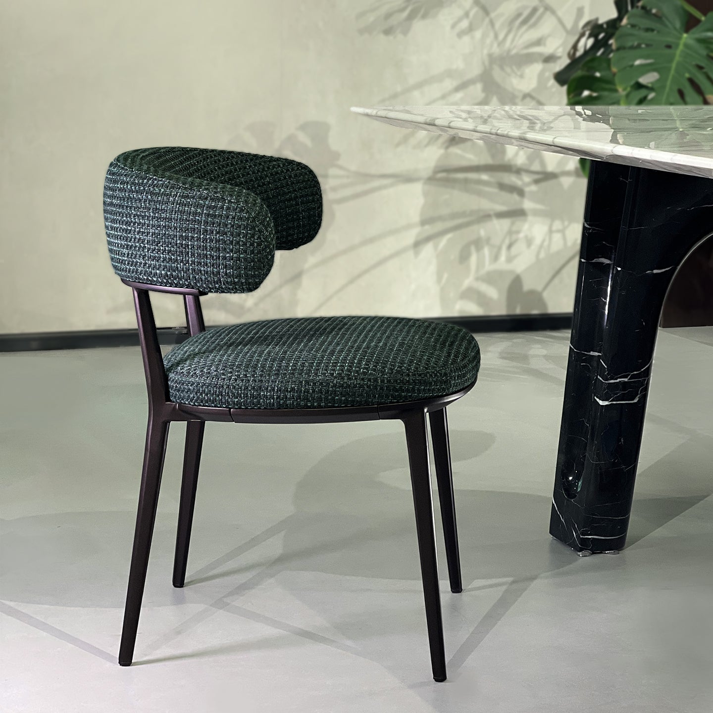 caratos arm dining chair