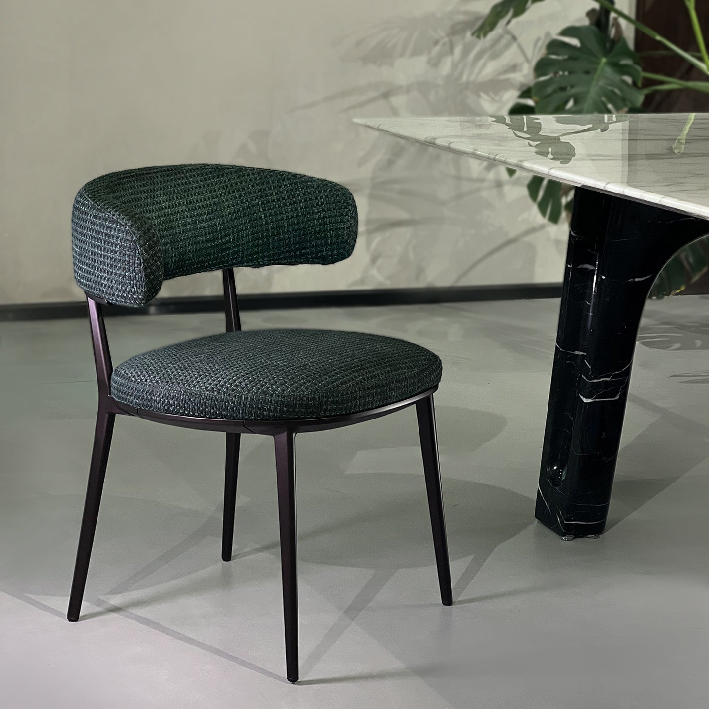 caratos arm dining chair