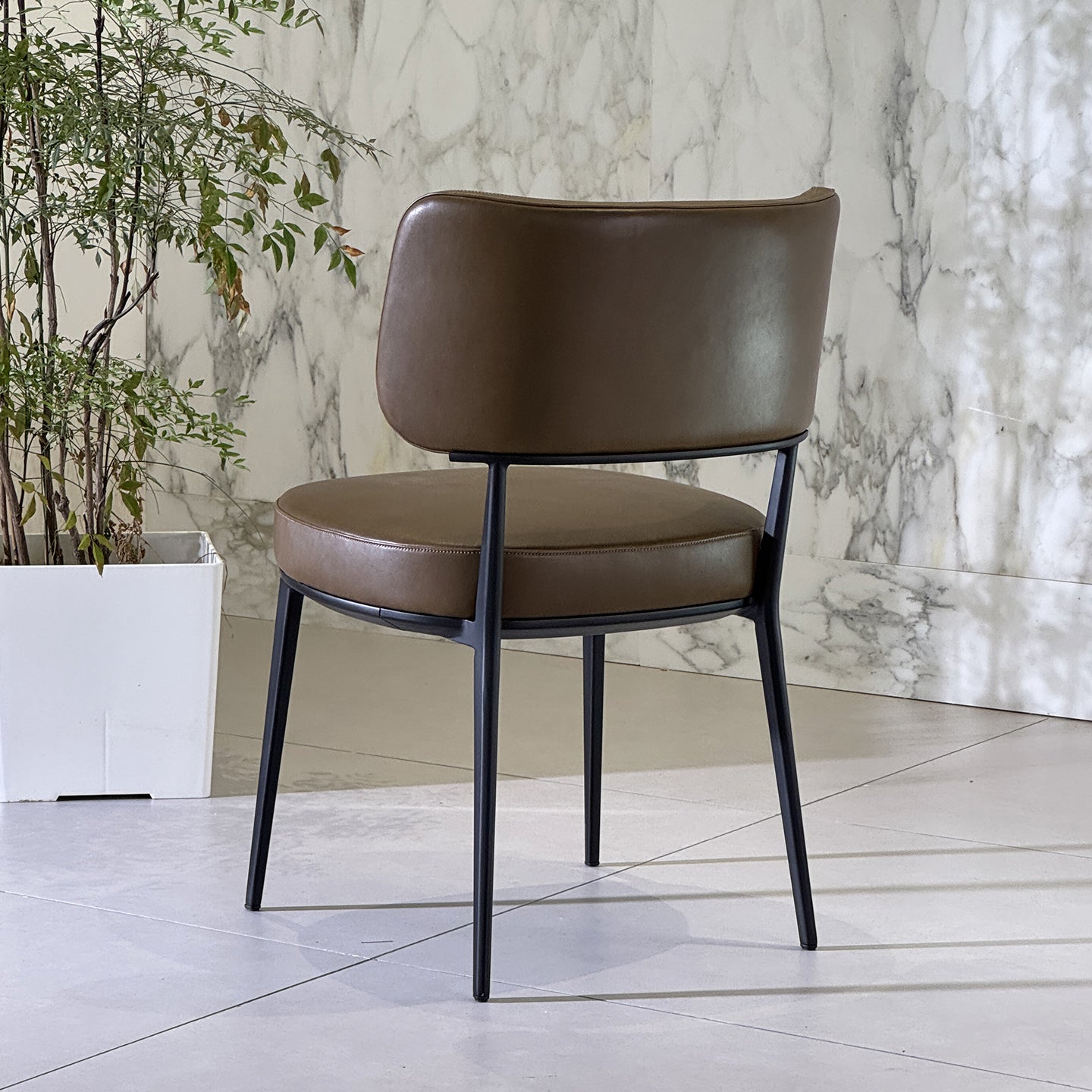 caratos high-back dining chair