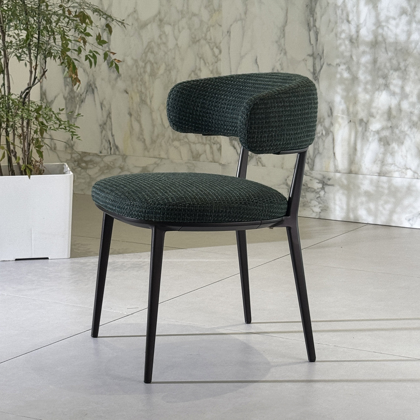 caratos arm dining chair