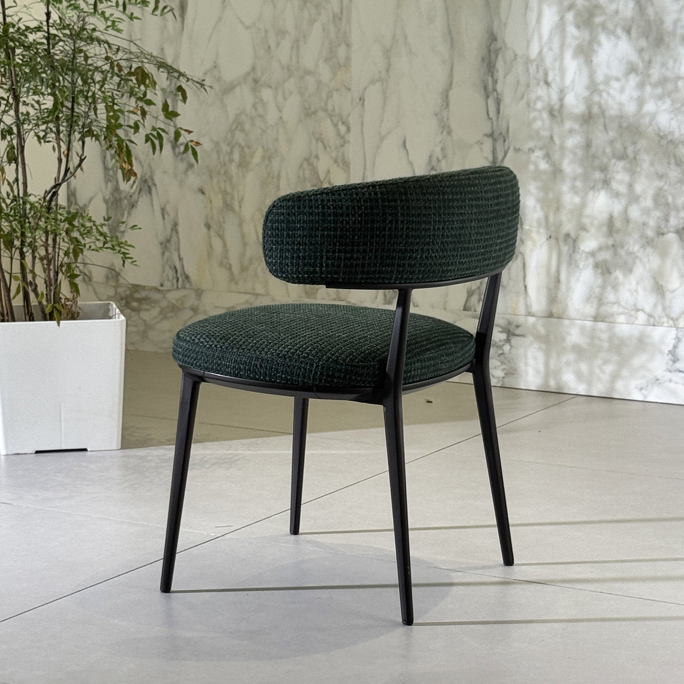 caratos arm dining chair